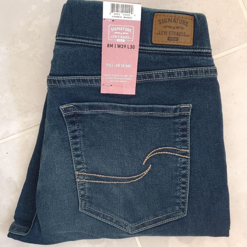 Levi's Pull-On Skinny Jeans